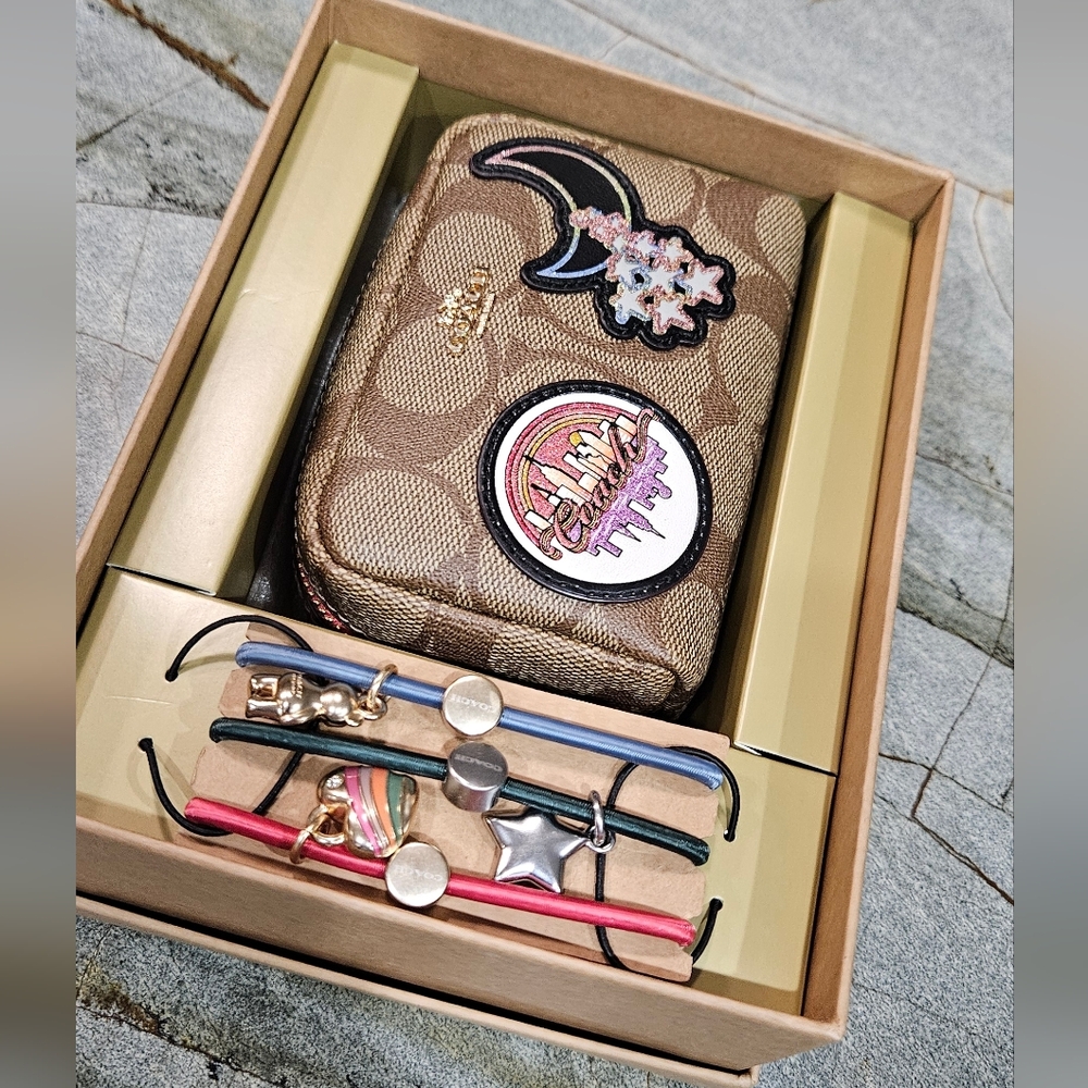 Coach Signature Zip Wallet Patch Detail + Hair Ties Gift Set